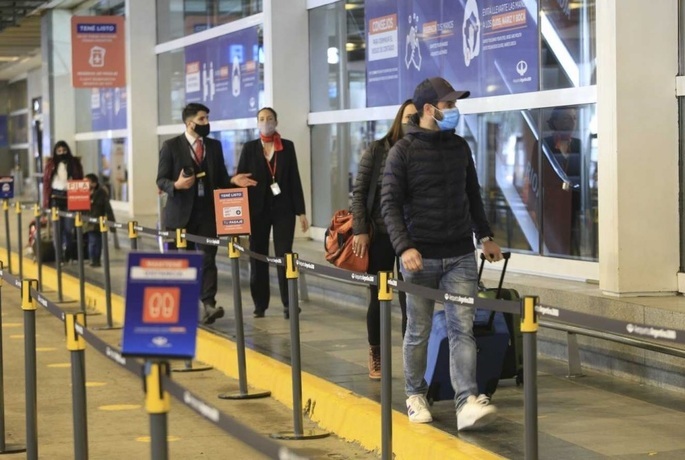 Argentina | Más de 12.000 pasajeros afectados por una medida gremial en Aerolíneas  Argentinas | ADN Empresario